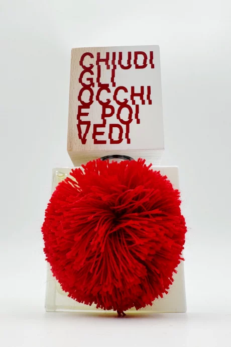 chiudi gli